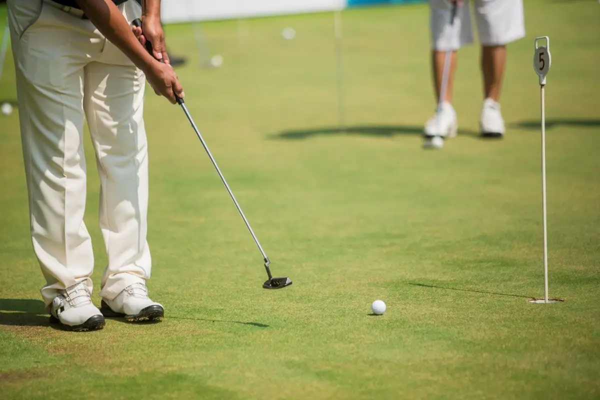 Golf in Scarborough: cliff-top hole at South Cliff Golf Club overlooking the sea